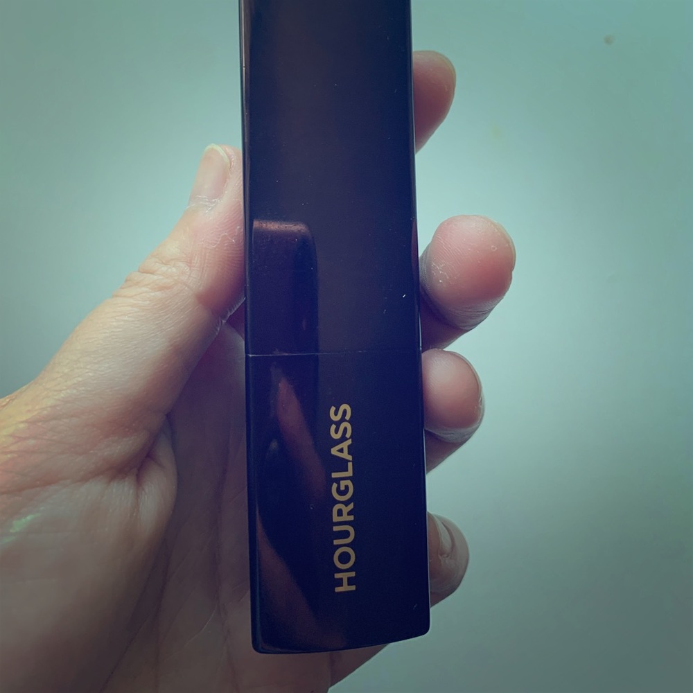Hourglass foundation stick bisque